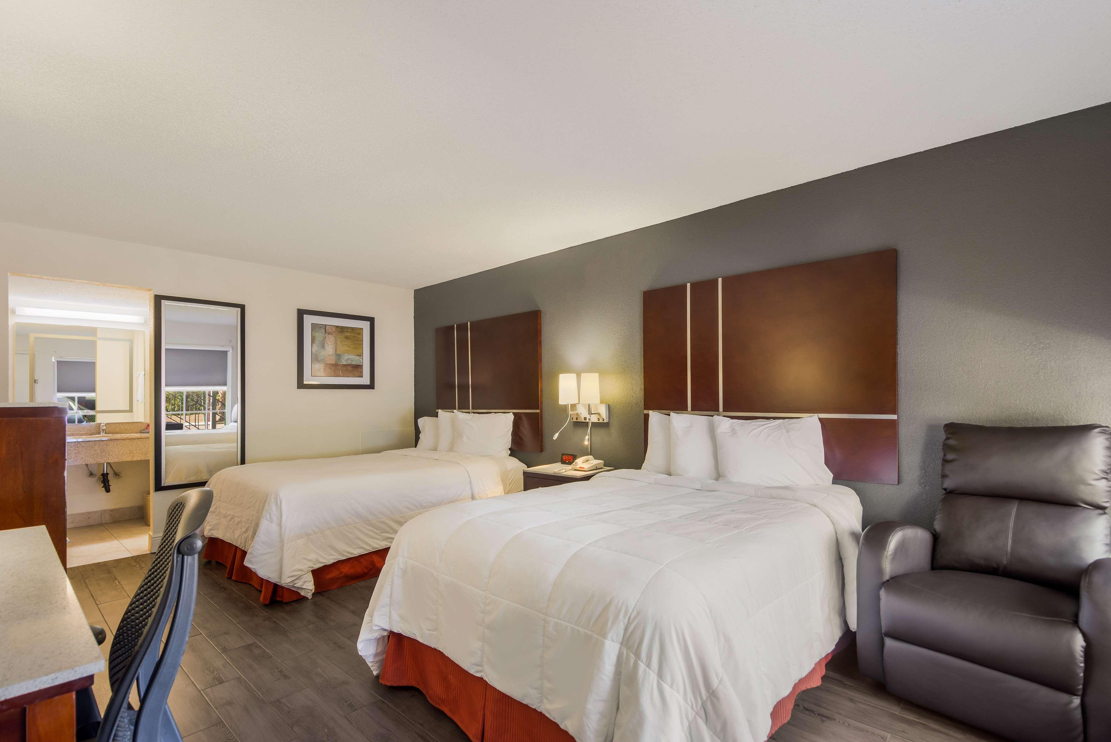 Surestay Hotel By Best Western Sarasota Lido Beach Exterior photo