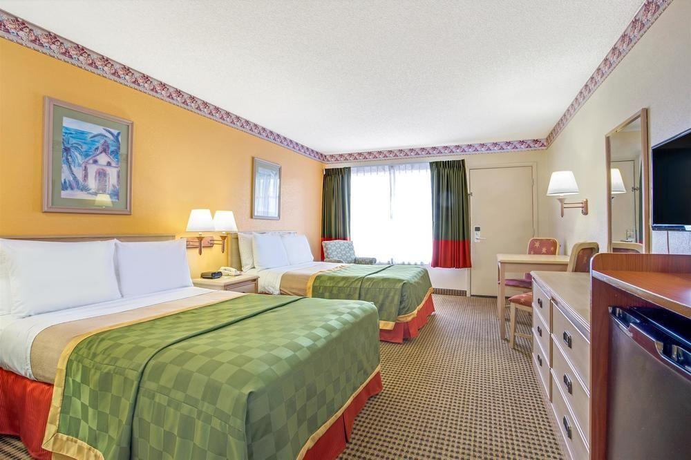 Surestay Hotel By Best Western Sarasota Lido Beach Exterior photo